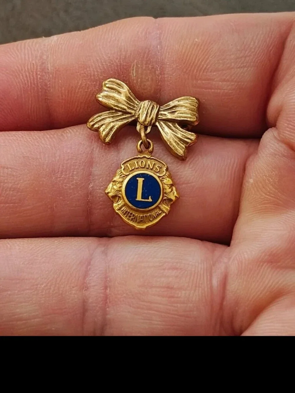 1950s Lions Clubs International Ladies Bow Knot Pin With Dangling Charm